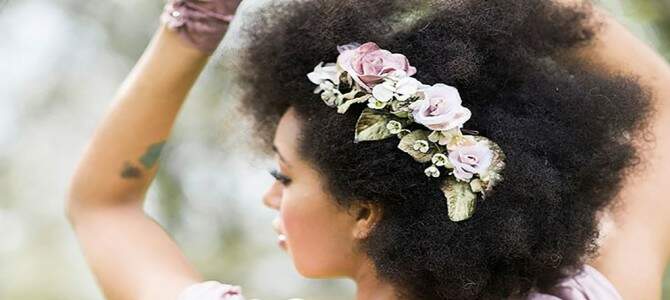 Ideias de penteados para noivas com cabelos crespos