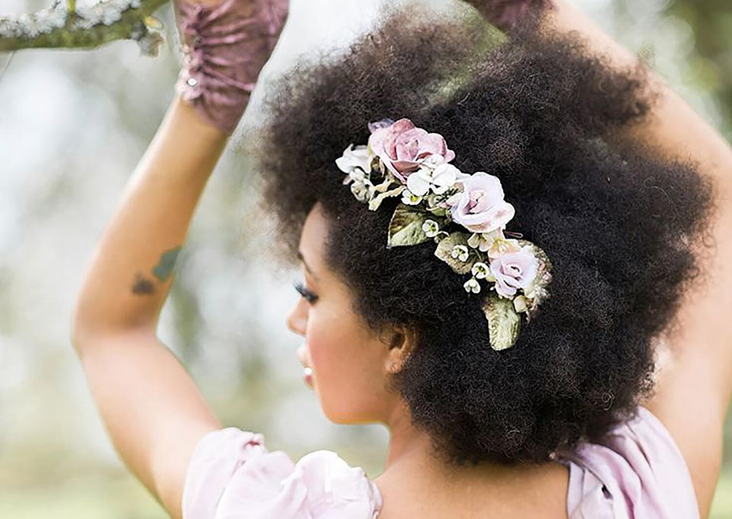 Ideias de penteados para noivas com cabelos crespos | Organizando Meu  Casamento
